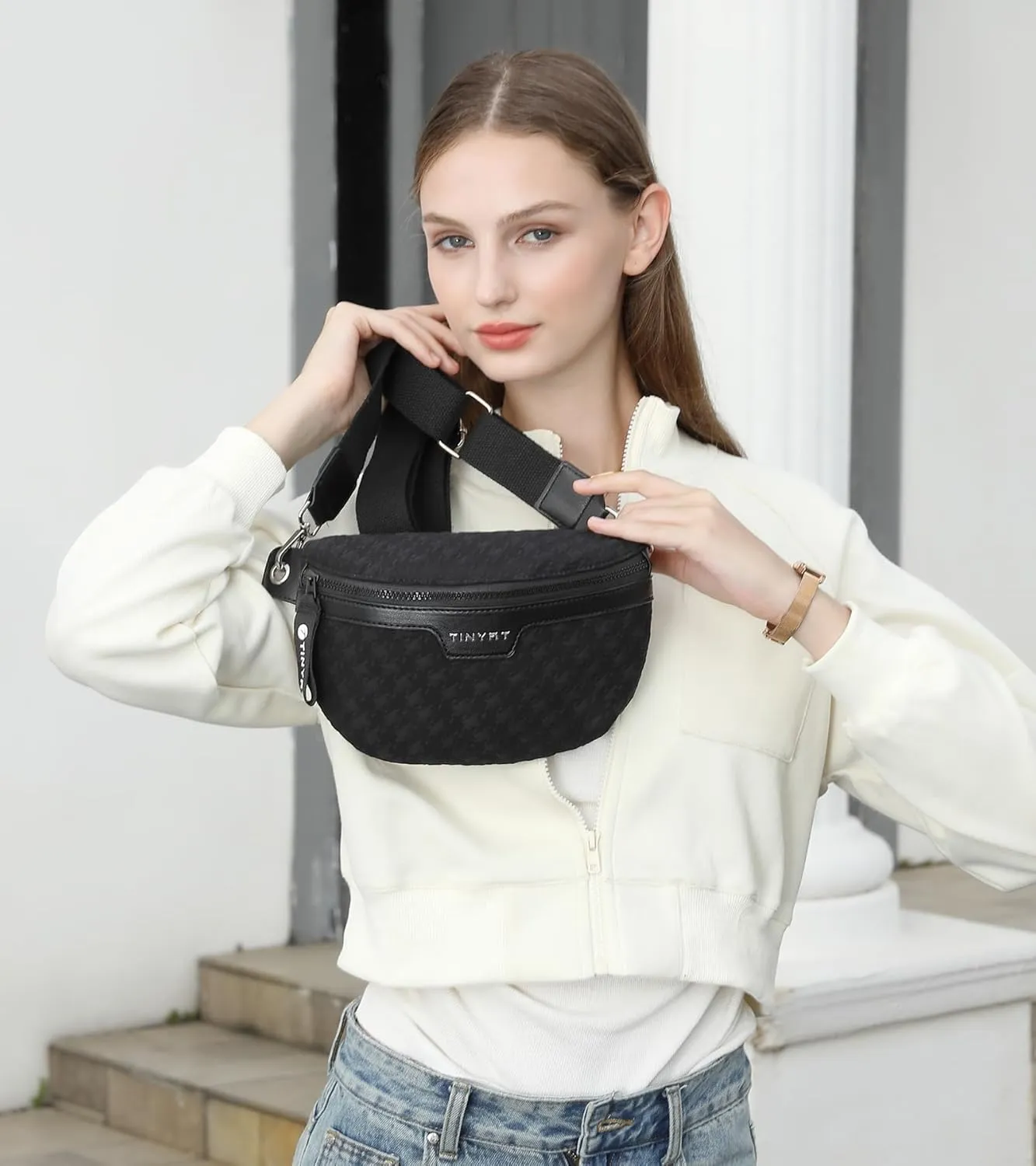 TINYAT Crossbody Fanny Pack for Women Trendy Crossbody Sling Bag with Adjustable Wide Strap Belt Bag Chest Purse for Travel
